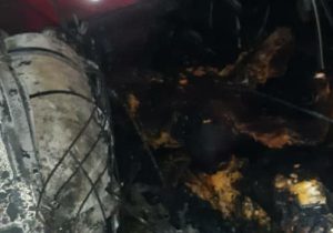 حریق خودرو با ۴ نفر سرنشین داخل آن