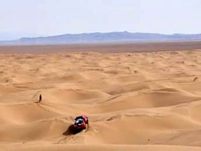 نجات گردشگر مفقود شده در کویر مصر با تلاش نجاتگران هلال‌احمر خور و بیابانک