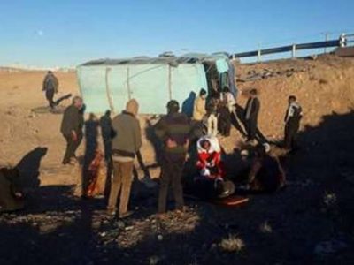 امدادرسانی نجاتگران تیران و کرون و نجف آباد به حادثه واژگونی مینی بوس در محور داران به تیران
