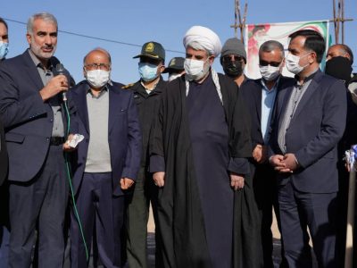 وزیر آموزش و پرورش وارد کاشان شد/ خشت گذاری ساخت دبستان ۶ کلاسه روستای اریسمان توسط وزیر آموزش و پرورش