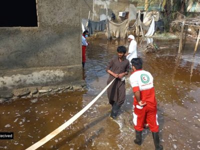 تصاویر| حضور امدادگران اصفهان در مناطق سیل زده چابهار