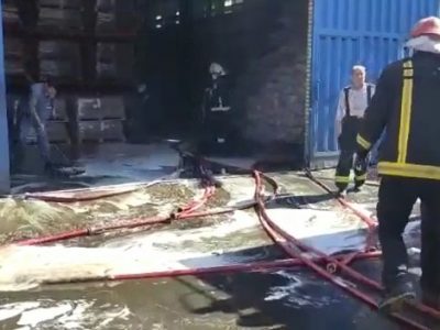 مهار حریق در شرکت تولید لنت در کاشان