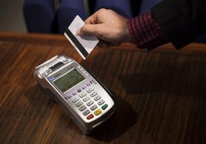 عکس نوشت| دستگیری کلاهبرداران اسکیمری در پوشش دستفروشی آلوچه و ذرت