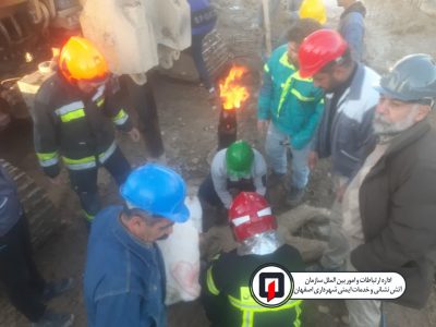 ریزش دهانه چاه بر روی کارگر