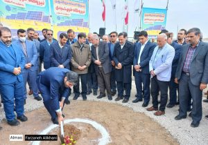 تصاویر| آغاز عملیات احداث بزرگ‌ترین نیروگاه خورشیدی کشور در شرق اصفهان