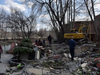 بیش از ۳ هکتار از رودخانه زایندهرود آزادسازی شد