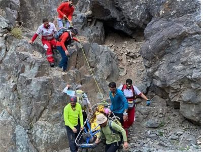 عملیات سخت و نفس گیر نجات کوهنورد ۲۵ ساله نطنزی