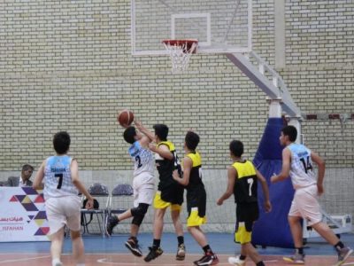 استارت مسابقات بسکتبال پسران در اصفهان