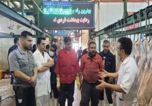 اجرای عملیات سم پاشی و آموزش چهره به چهره در کشتارگاه دام شهرستان خمینی شهر