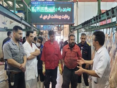 اجرای عملیات سم پاشی و آموزش چهره به چهره در کشتارگاه دام شهرستان خمینی شهر