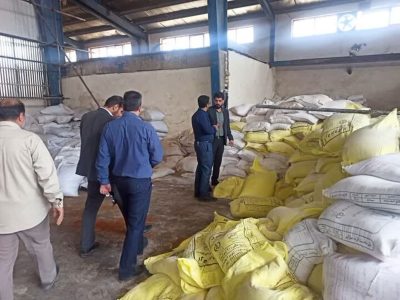 دپوی ۲ تن آرد خارج از شبکه توزیع در تیران و کرون