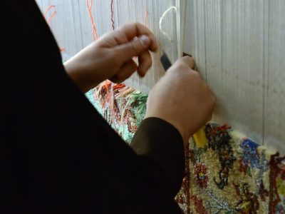 توسعه صنعت فرش، با ایجاد اشتغال پایدار برای مددجویان بافنده فرش دستباف