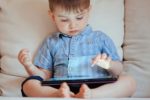 خطرات استفاده کودکان از تلفن همراه