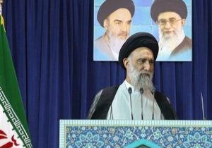 نباید فریب لبخندهای ظاهری دشمن را بخوریم