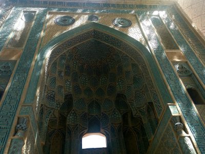 تخریب تزیینات سردر «خانقاه شیخ‌ عبدالصمد» نطنز با هدف یافتن گنج