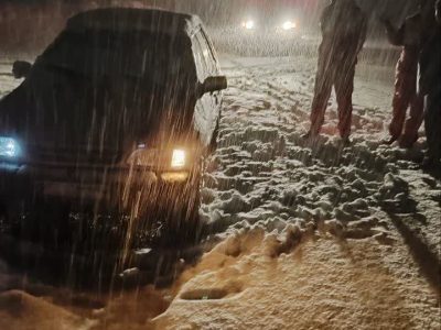 امدادرسانی به ۱۷ خودرو و ۲۱۶ فرد گرفتار شده در محورهای برفگیر اصفهان