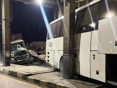 تصادف اتوبوس و بنز تک در جاده کاشان-نطنز با ۸ مصدوم