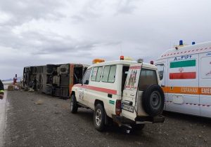 واژگونی اتوبوس در جاده چوپانان به انارک نایین ۱۹ مصدوم بر جا گذاشت