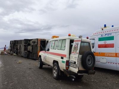 واژگونی اتوبوس در جاده چوپانان به انارک نایین ۱۹ مصدوم بر جا گذاشت