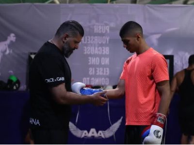 سرمربی و ۲ بوکسور اصفهانی در راه ارمنستان