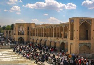 درهای شاه‌نشین پل خواجو به روی گردشگران گشوده شد
