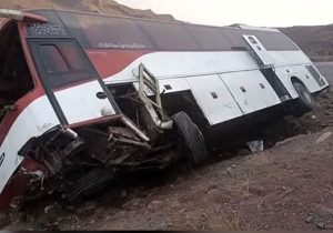 واژگونی اتوبوس ۱۵ مصدوم برجای گذاشت+تصاویر