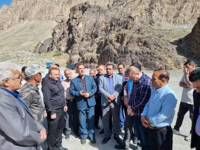 لایروبی و تخلیه رسوبات پشت بند روستای هدف گردشگری دره کاشان