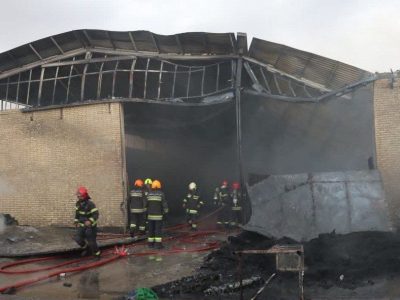 مهار حریق گسترده در کارگاه تزریق پلاستیک در اصفهان