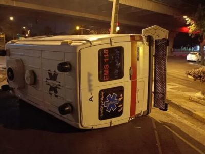 واژگونی آمبولانس اورژانس اصفهان در پی برخورد با خودروی پراید