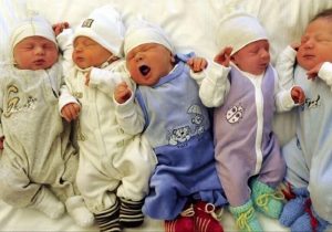 بهره مندی ۸۵ خانوار اصفهانی دارای سه قلو و بیشتر از خدمات حمایتی کمیته امداد