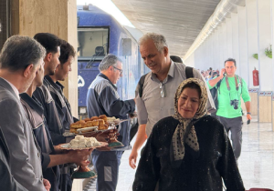 ورود نخستین قطار مثلث گردشگری کشور به ایستگاه راه‌آهن اصفهان