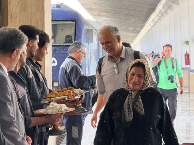 ورود نخستین قطار مثلث گردشگری کشور به ایستگاه راه‌آهن اصفهان