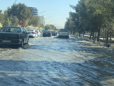 خط لوله انتقال آب در اصفهان بر اثر حفاری شکسته شد