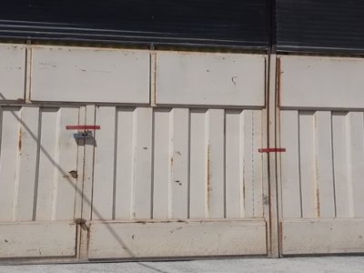 کشف کشتارگاه غیر مجاز شتر مرغ در یک دامداری در شهرستان لنجان