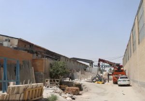 یک دستگاه لیفتراک بر روی یکی از کارگران سقوط کرد