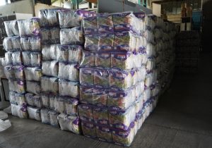 دومین مرحله توزیع پوشینه برای بیماران صعب العلاج و زمین‌گیر تحت حمایت کمیته امداد استان اصفهان