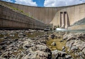 سد زاینده‌رود تنها ۲۵ درصد آب دارد