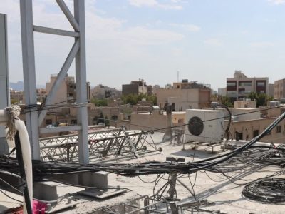 سقوط دکل مخابراتی در خیابان آل یاسین اصفهان