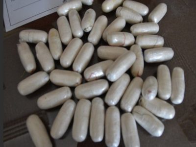 کشف ۱۴۰ بسته هروئین از معده قاچاقچیان