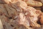 خروج محموله ده هزار کیلوگرمی کتف و بال مرغ منجمد از چرخه مصرف انسانی در شهرستان کاشان
