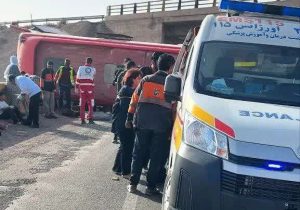واژگونی اتوبوس مسافربری در محور نایین به اردستان با دو فوتی و  ۲۶ مصدوم