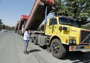 تمدید و صدور تعداد ۲۶۰ پروانه حمل فرآورده های خام دامی در شهرستان لنجان