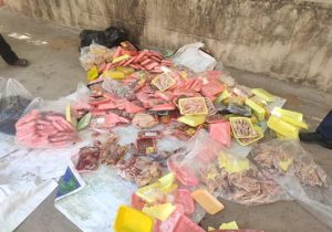 خروج ۳۰۰ کیلو گرم مرغ و آلایش های خوراکی مرغ غیرقابل مصرف انسانی در شهرستان شهرضا