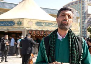 رزمندگان لشکر ۱۴ امام حسین علیهالسلام خادم چایخانه حضرت رضا شدند.