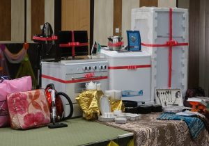 اهدای ۱۳ قلم کالای جهیزیه به ۱۰ نوعروس تحت حمایت کمیته امداد استان اصفهان