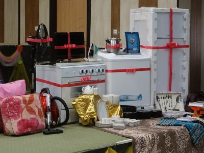 اهدای ۱۳ قلم کالای جهیزیه به ۱۰ نوعروس تحت حمایت کمیته امداد استان اصفهان
