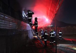 حریق گسترده در انبار کاه در خیابان باغ فردوس