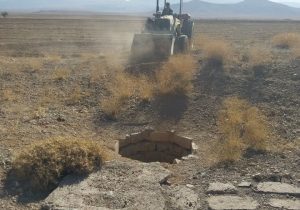 مسدودسازی یک حلقه چاه غیرمجاز در منطقه قبرکیخا شهرستان سمیرم در استان اصفهان