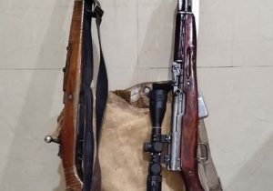 کشف سلاح و لاشه کل وحشی از متخلفان شکار در نطنز