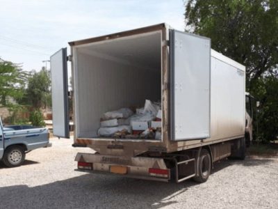 توقیف کامیون حامل بیش از ۱۲ تن آلایش مرغ غیربهداشتی در شهرستان نجف آباد